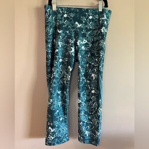 Green multiprint Under Armour capri leggings